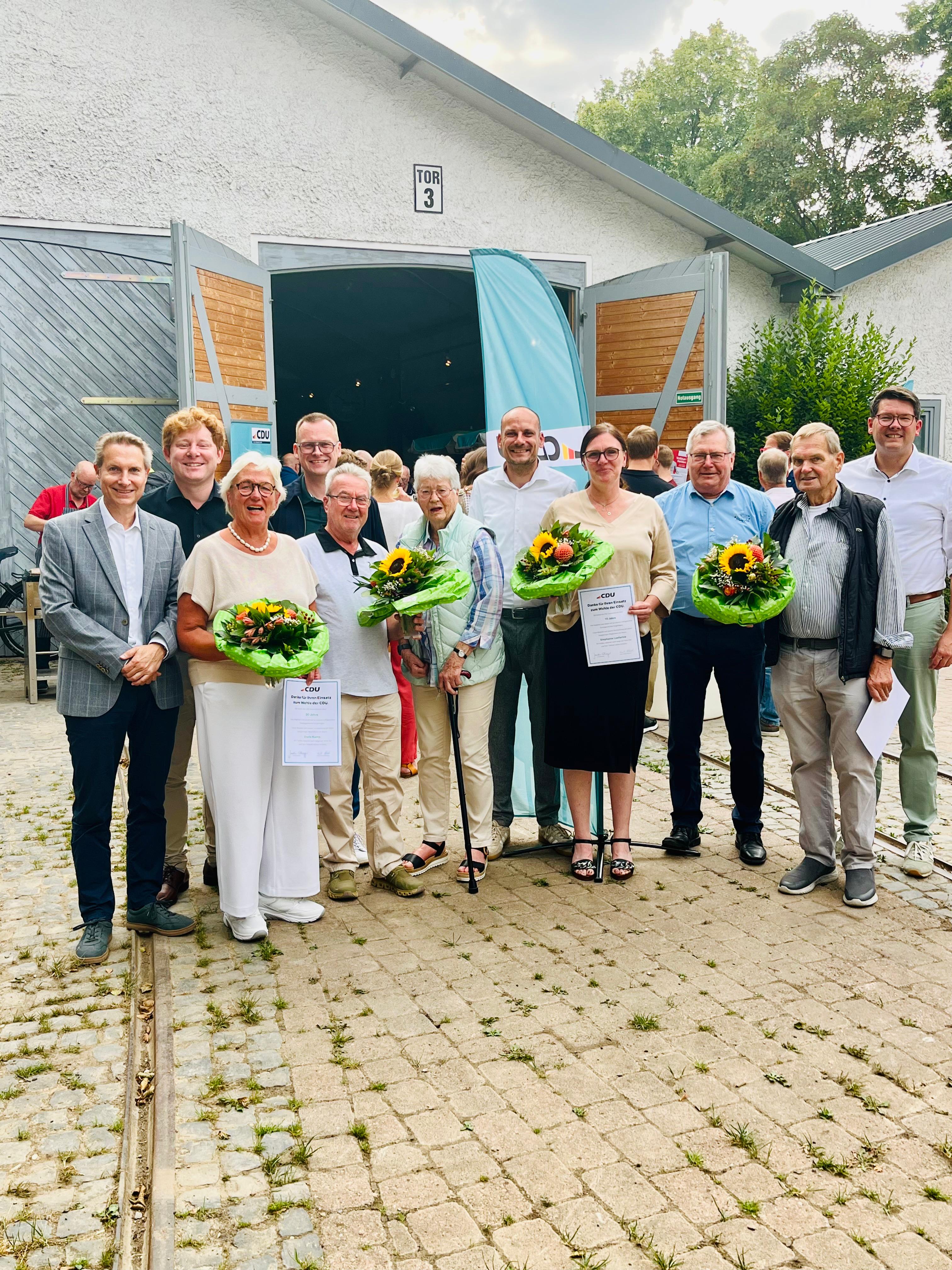 Stefan B�ske, Rene Siekmann, Doris Kamp, Ronald A�brock, Hartmut Neumann, Christel Dippel, Landtagskandidat Philip Kleineberg, Stephanie Leeferink, Wolfgang Meier, Klaus Lorenz, Joachim Ebmeyer MdB